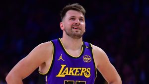 Luka Doncic replicates Larry Hen feat from 1982