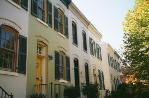 Ought to You Select a Townhouse or Apartment? A Information to Your Subsequent House