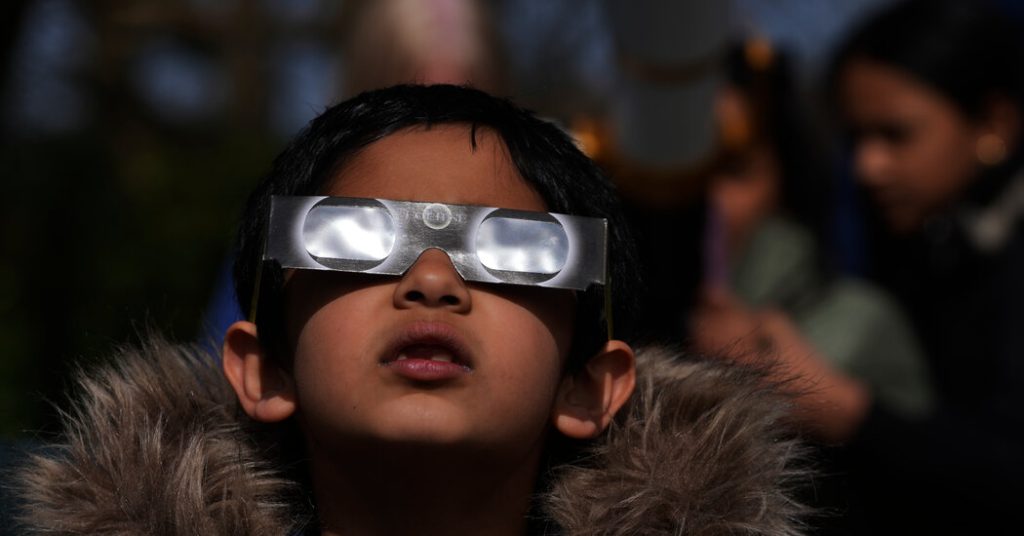 Images: Partial Photo voltaic Eclipse Captivates A lot of the Northern Hemisphere