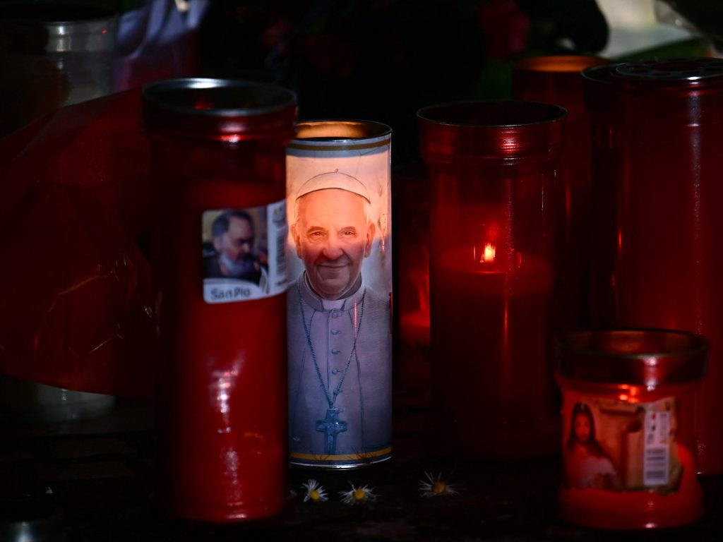 Pope Francis suffers acute respiration crises amid pneumonia battle: Vatican | Faith Information Pope Francis suffers acute respiration crises amid pneumonia battle: Vatican | Faith Information