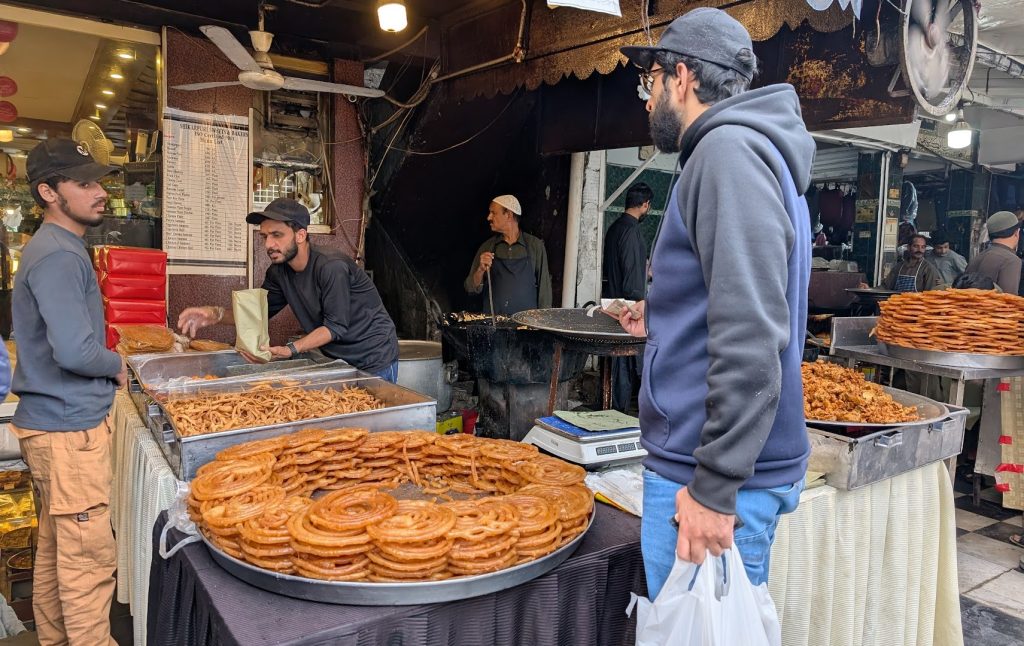 Regardless of rising costs, Pakistan’s love for sugar stays unshaken | Enterprise and Economic system