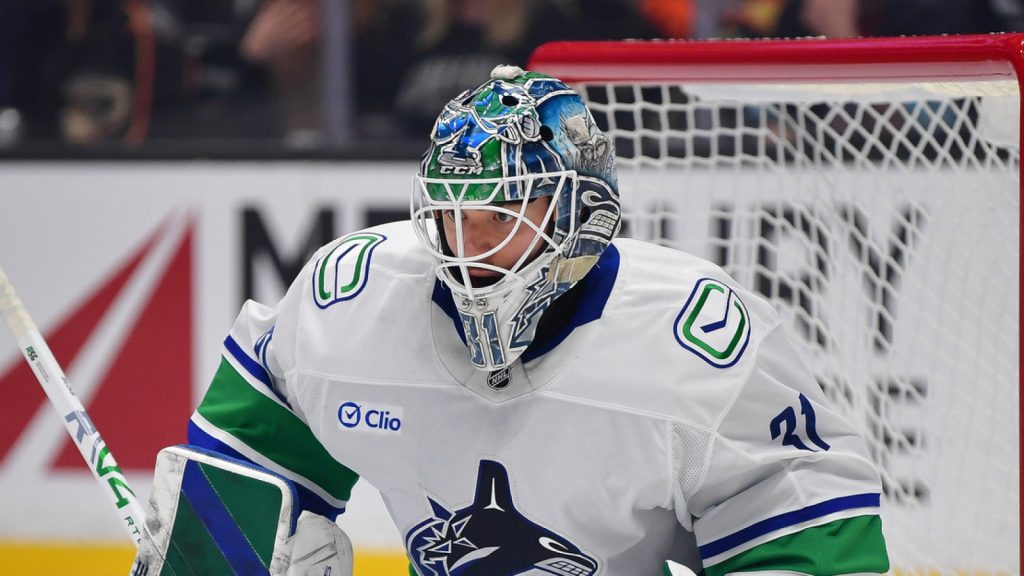 Canucks make choice on 24-year-old goaltender