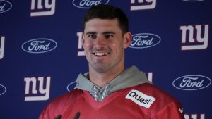 Colts conform to cope with longtime Giants QB