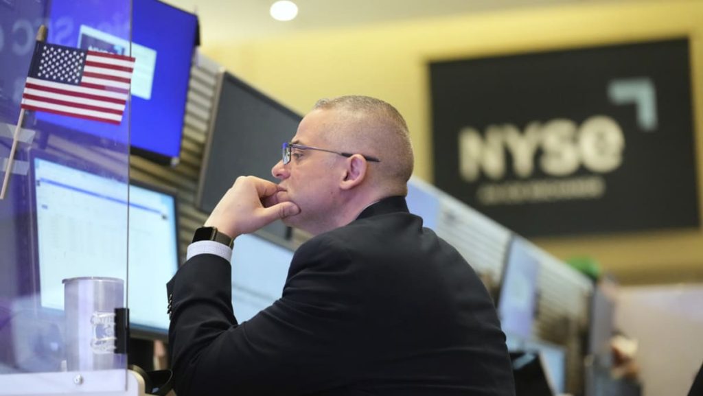 Wall Road ends greater after Fed chief’s feedback, however notches weekly loss Wall Road ends greater after Fed chief’s feedback, however notches weekly loss