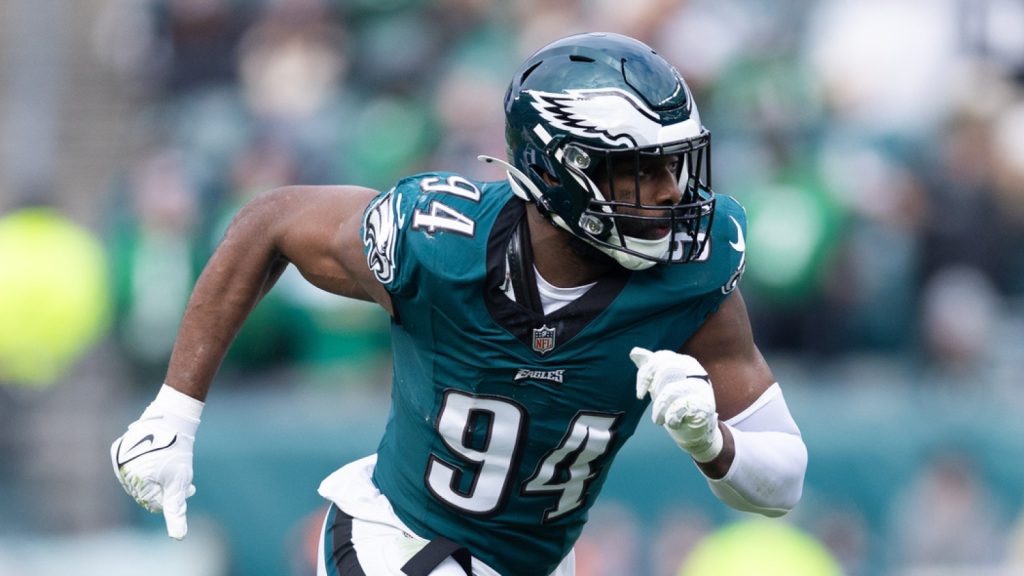 Grading notable non-QB offers in NFL free company