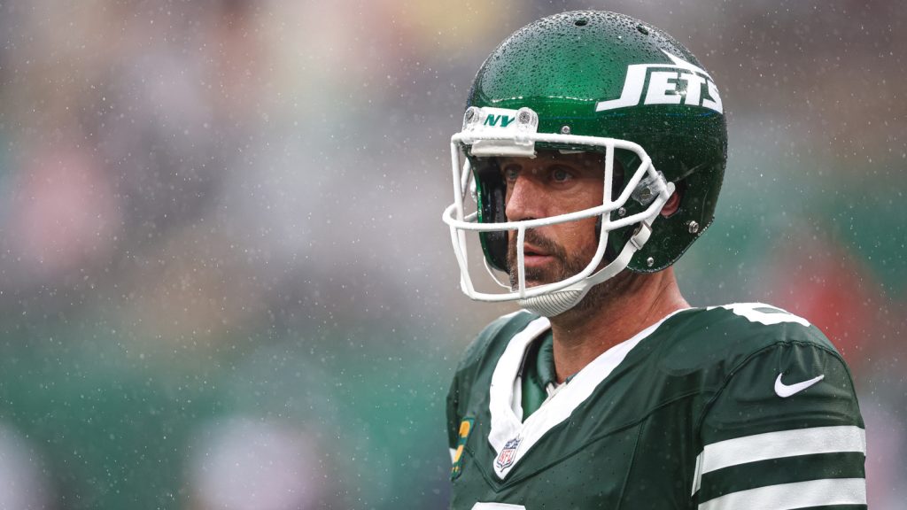 Insider explains why Vikings may nonetheless choose Aaron Rodgers