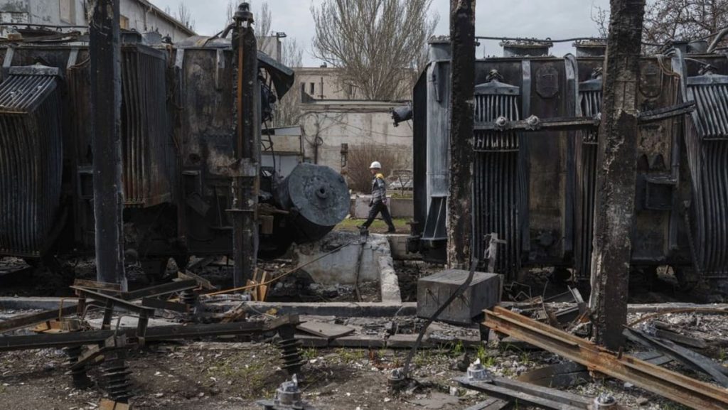 Moscow, Kyiv commerce blame for strikes endangering truce efforts