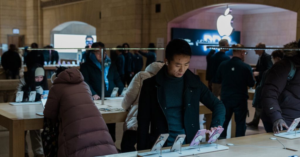 Trump’s New Tariffs Check Apple’s International Provide Chain Trump’s New Tariffs Check Apple’s International Provide Chain