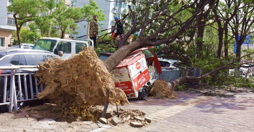Beijing Tells Metropolis Residents to Keep House as Robust Winds Hit China Beijing Tells Metropolis Residents to Keep House as Robust Winds Hit China