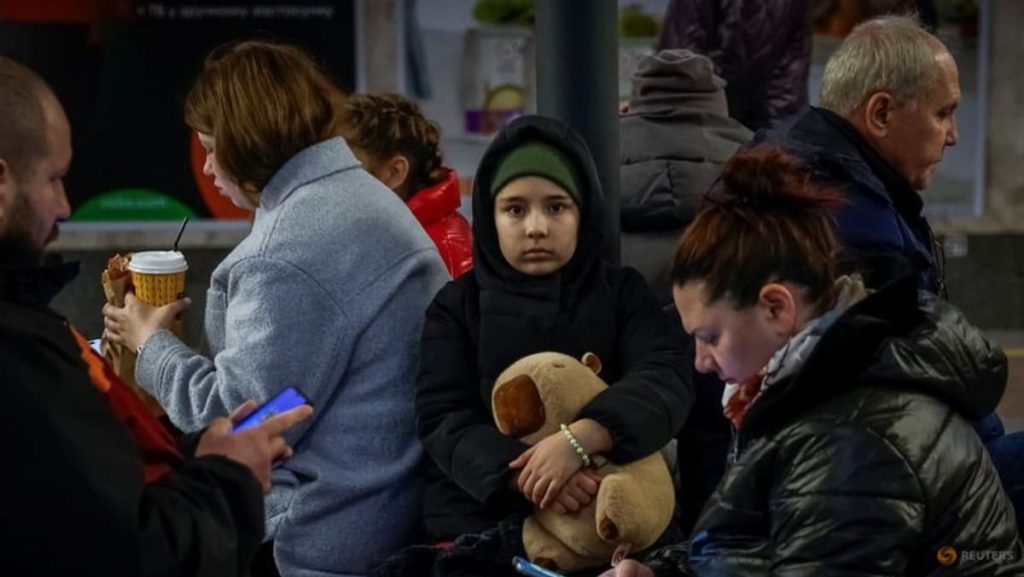 Explosions as Kyiv below missile assault, says mayor