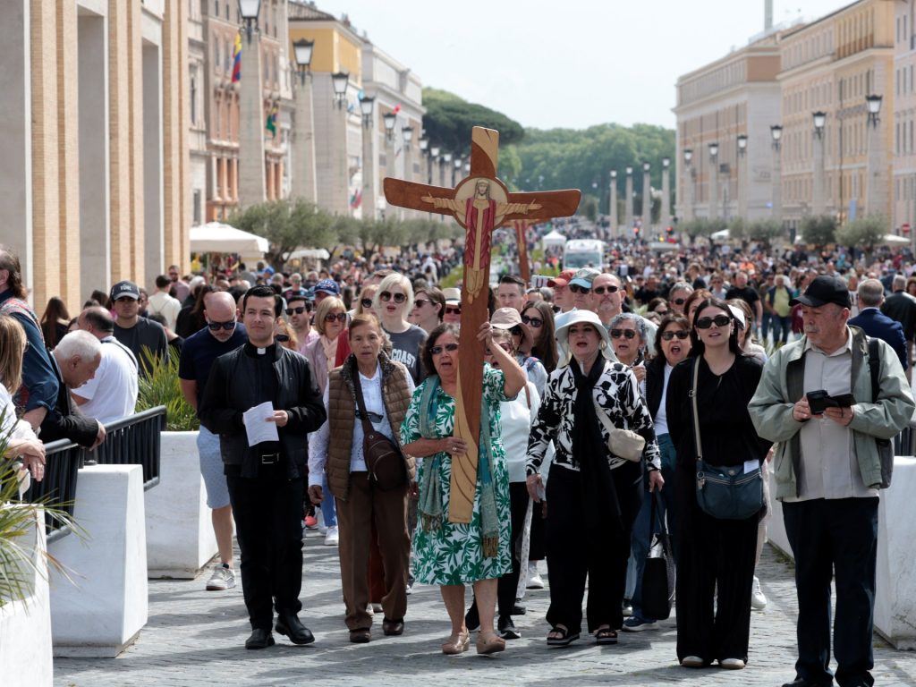 ‘A person of the folks’: World reacts to the dying of Pope Francis | Faith Information ‘A person of the folks’: World reacts to the dying of Pope Francis | Faith Information