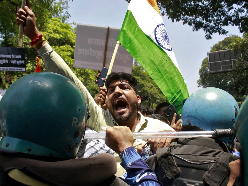 ‘We’re cursed’: Kashmiris beneath assault throughout India after Pahalgam killings | Armed Teams Information