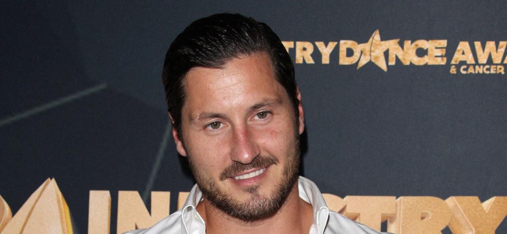 ‘DWTS’ Professional Val Chmerkovskiy Passes Kidney Stone Mid-Flight ‘DWTS’ Professional Val Chmerkovskiy Passes Kidney Stone Mid-Flight