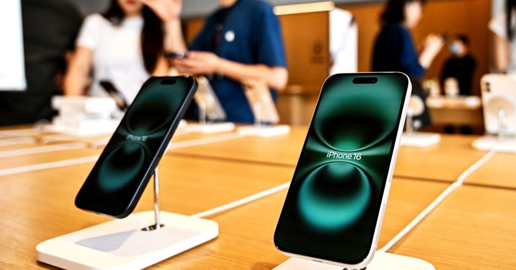 US Tariffs Might Make Smartphones Dumber US Tariffs Might Make Smartphones Dumber