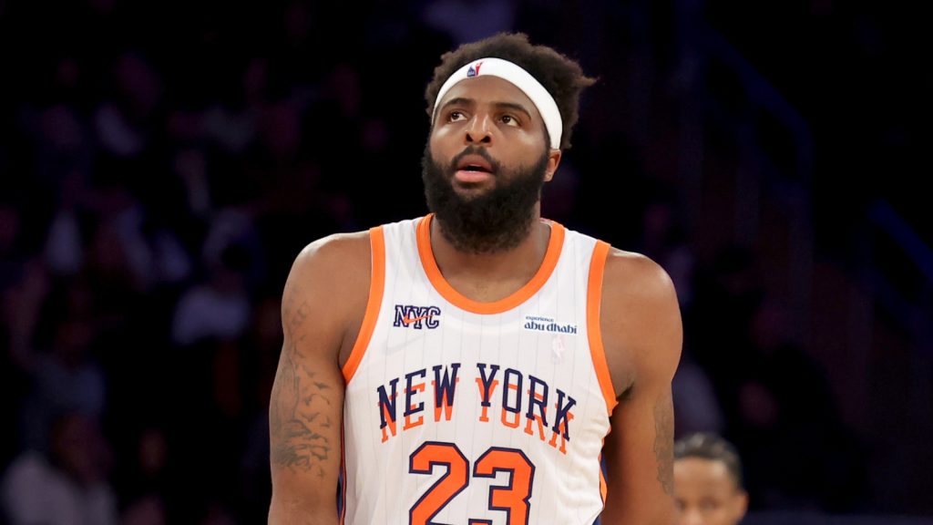 Watch: Mitchell Robinson’s dunk riles Knicks crowd in Sport 1