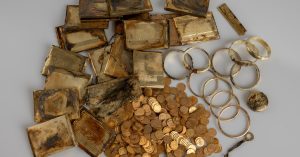 Hikers Stumble Upon a Pile of Gold Cash, Igniting a Historic Hunt
