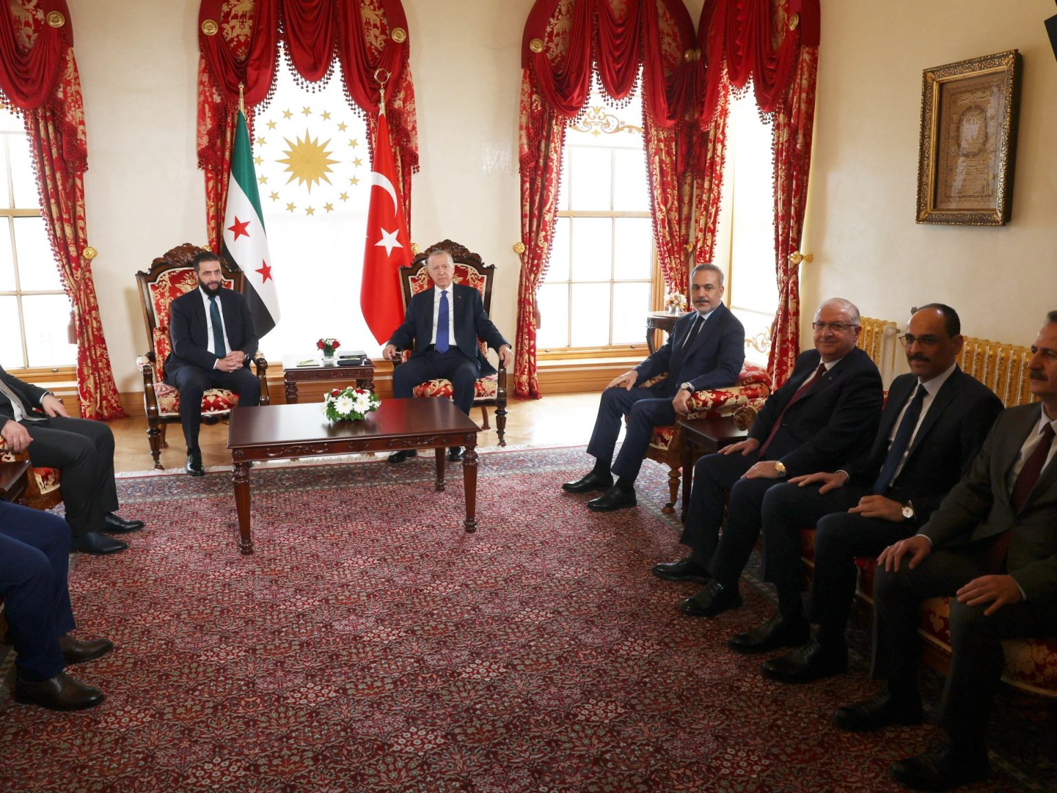 Syria’s al-Sharaa meets Erdogan in Turkiye as sanctions lifted | Syria’s Warfare Information Syria’s al-Sharaa meets Erdogan in Turkiye as sanctions lifted | Syria’s Warfare Information