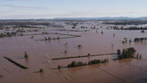 Australia begins clean-up after floods kill 5, injury 10,000 properties