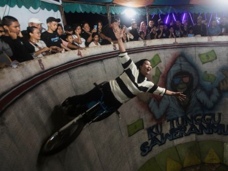 Daredevil biker stuns Indonesia’s evening honest crowd with fearless stunts | Girls