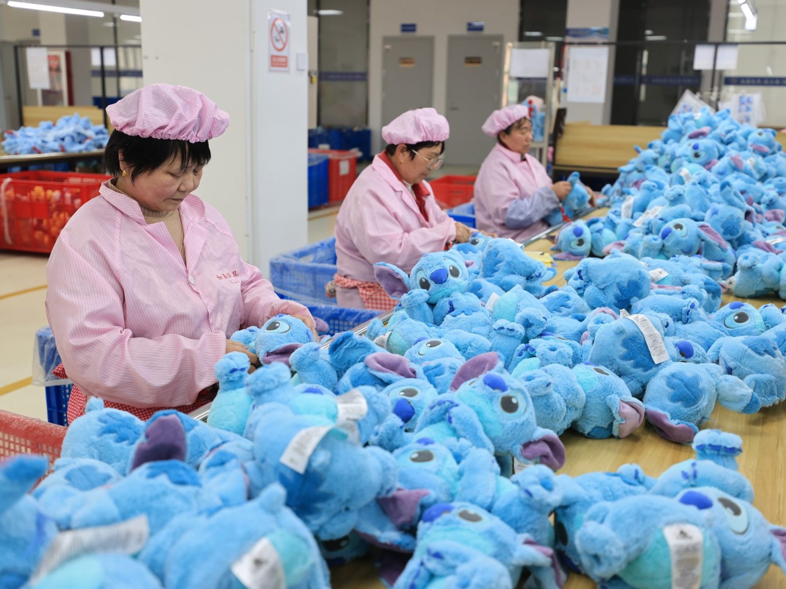 What proportion of US toys and Christmas items are imported from China? | Donald Trump Information