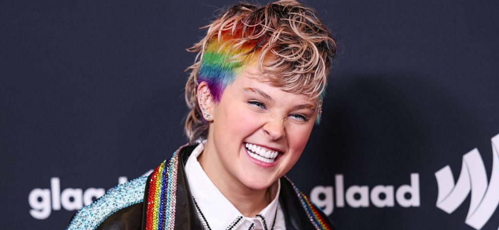 JoJo Siwa Deal with Relationship Standing After Kissing Chris Hughes