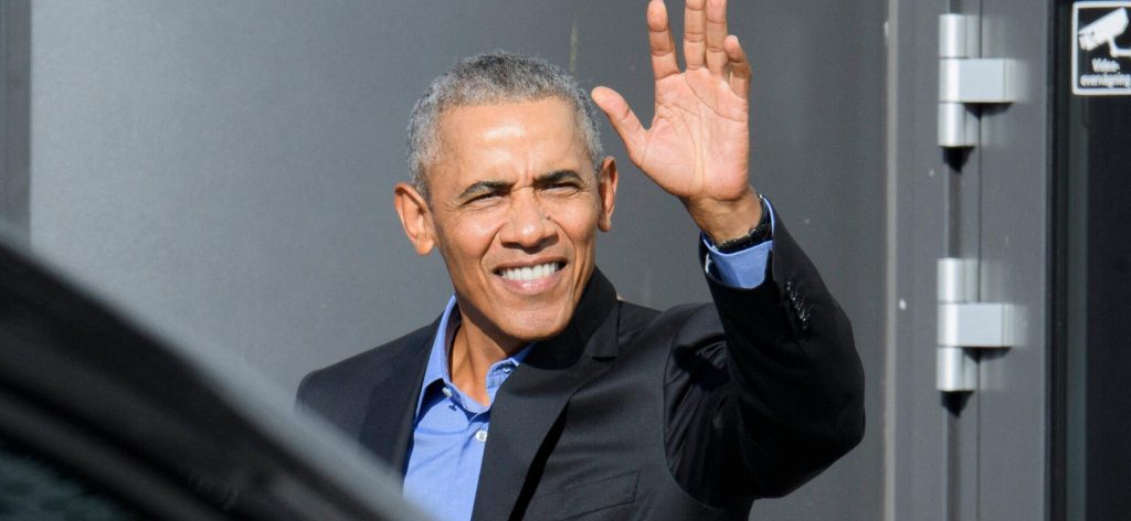 Barack Obama Fuels Break up Rumors After Leaving Membership With out Michelle