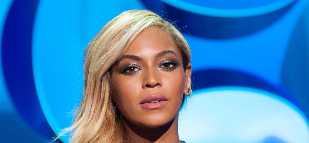 Beyoncé Turns Wardrobe Fail Into Viral Tour Second