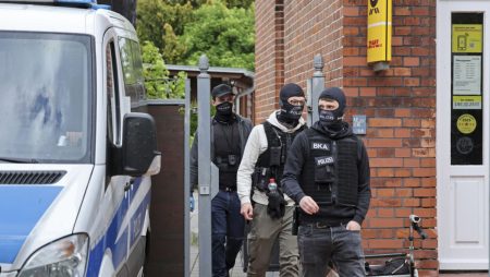 Germany arrests far-right youngsters over asylum seeker assaults
