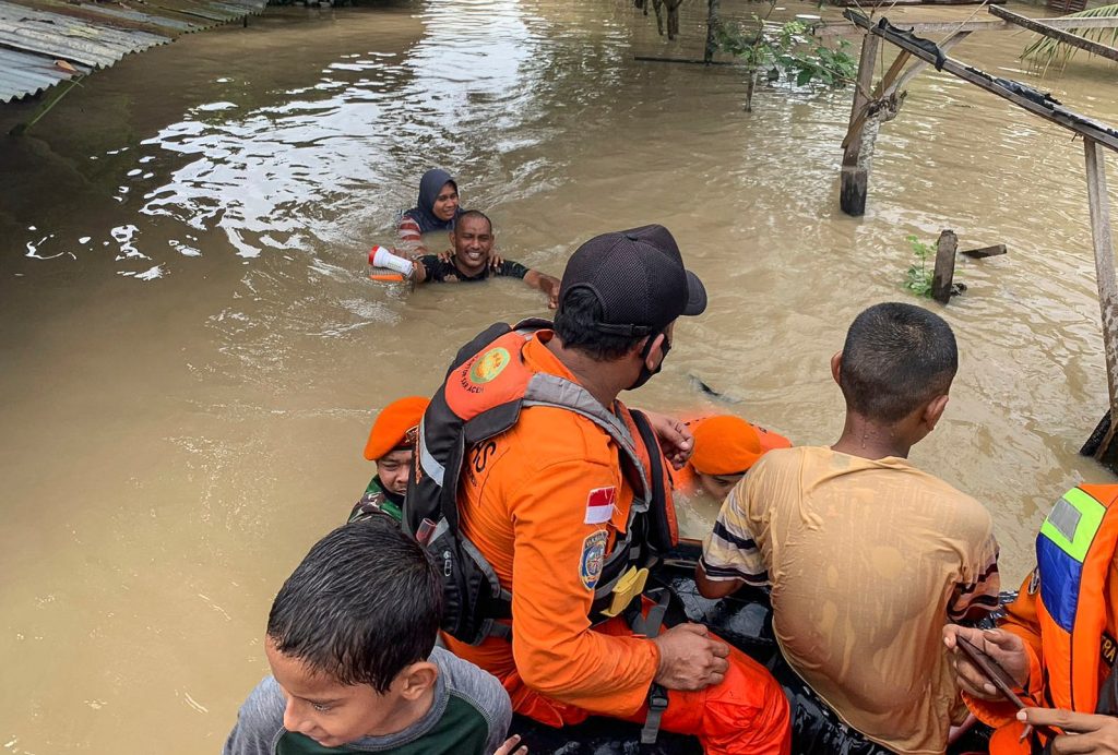 Rains halt seek for gold miners after lethal Indonesian landslide | Floods Information