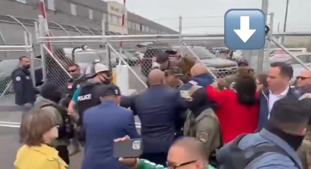 Democrat Rep Bodily Assaults Brokers at Newark ICE Detention Facility (VIDEO) | The Gateway Pundit