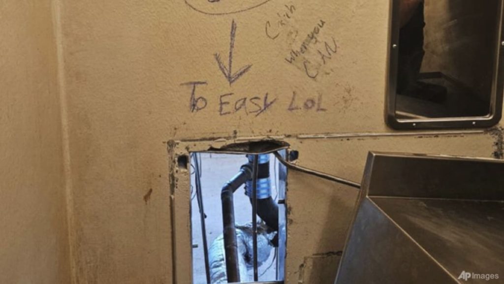 A guard assigned to observe cell left to get meals when 10 males escaped New Orleans jail A guard assigned to observe cell left to get meals when 10 males escaped New Orleans jail