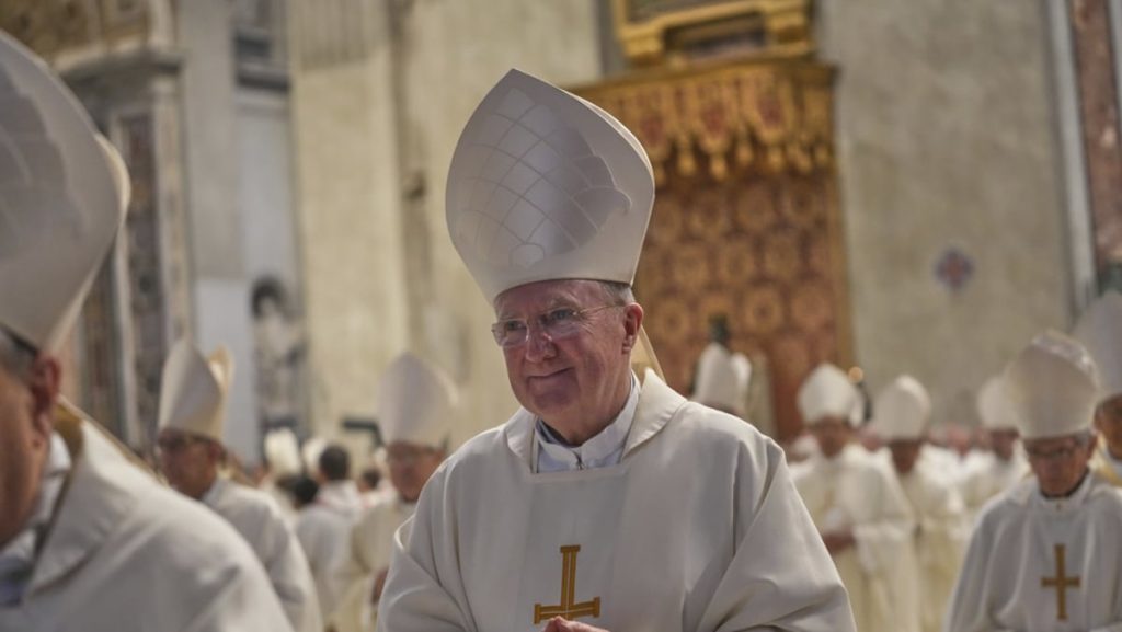 Dinner events, listening and lobbying: How does the pope get elected?