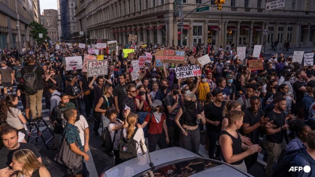 1000’s in New York protest immigration raids