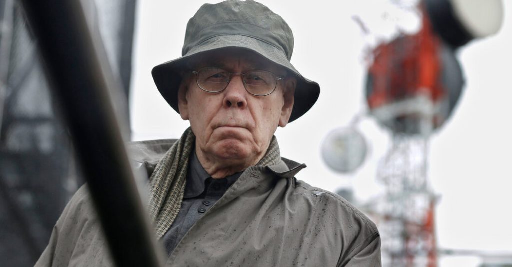 John L. Younger, 89, Dies; Pioneered Posting Labeled Paperwork On-line