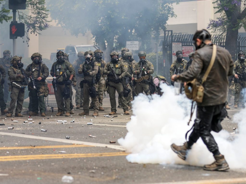 Los Angeles unrest persists as protesters rally in opposition to migrant arrests | Protests Information