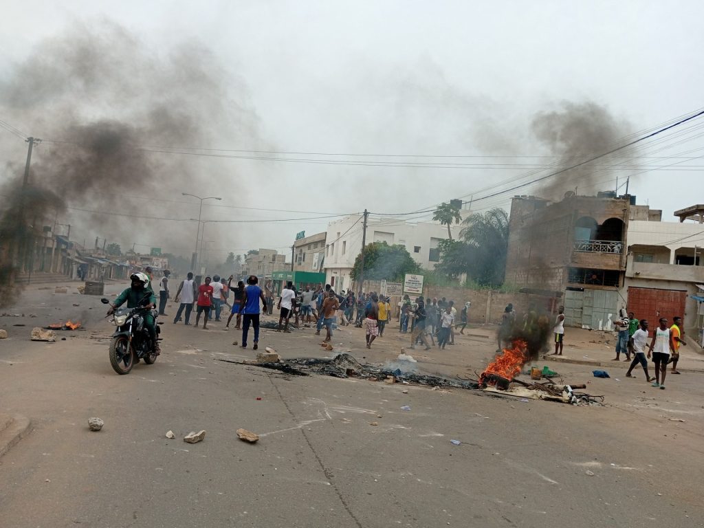 Safety forces disperse Togo protesters demanding president’s resignation | Protests Information Safety forces disperse Togo protesters demanding president’s resignation | Protests Information
