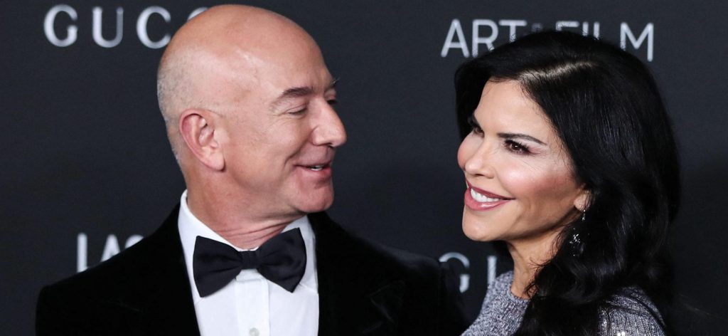 Jeff Bezos & Lauren Sánchez Preserving Company In The Darkish
