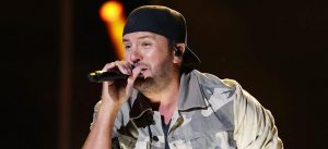 Luke Bryan Stops Tour Mid-Present To Refund Followers After Vocal Struggles
