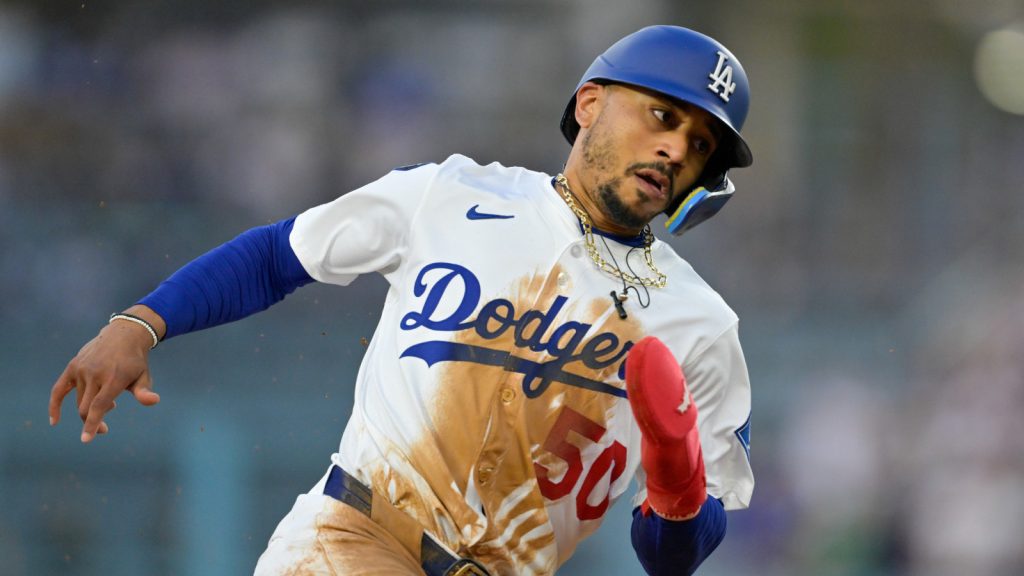 Dodgers’ Mookie Betts suffers toe damage, hoping to keep away from IL