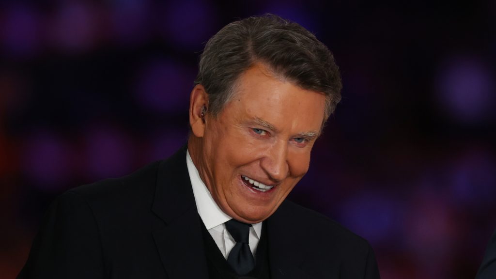 Wayne Gretzky criticizes Oilers after Stanley Cup loss Wayne Gretzky criticizes Oilers after Stanley Cup loss