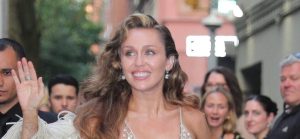 Miley Cyrus Heckled By Fan Who Paid 0 For Her Movie Premiere