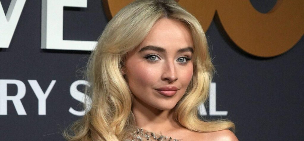 Sabrina Carpenter Arrives Paris Style Week: ‘Why Is She Right here?’ Sabrina Carpenter Arrives Paris Style Week: ‘Why Is She Right here?’