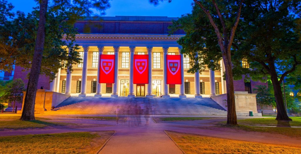 Trump Suspends Visas for New Harvard Worldwide College students