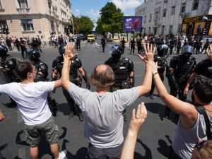 Serbian police take away Belgrade avenue blockades, extra protesters arrested | Protests Information