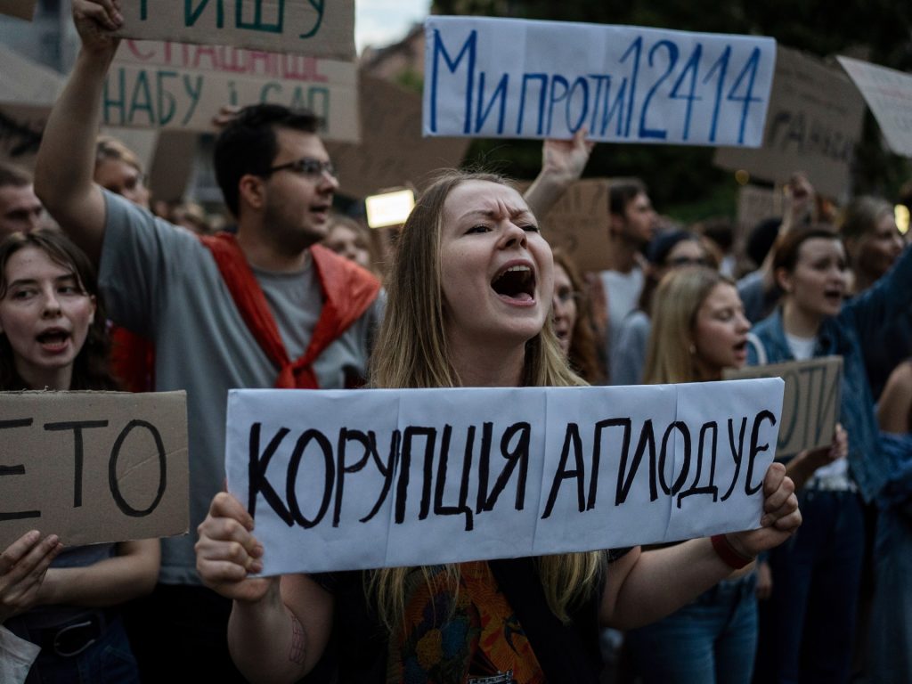 Protests in Ukraine as Zelenskyy indicators invoice curbing anticorruption companies | Civil Rights Information