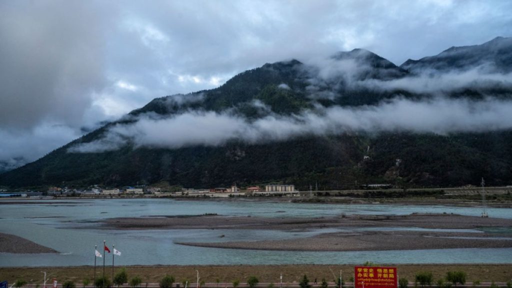 China begins building of world’s largest hydropower dam in Tibet | Surroundings Information