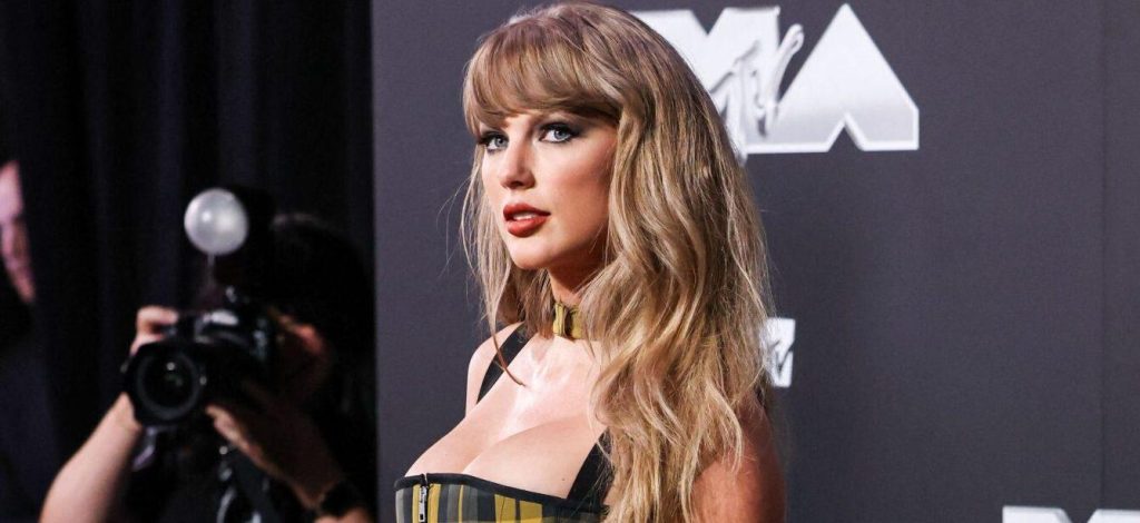 Taylor Swift New Album Cowl Flaunting Her Bottom Attracts Criticisms Taylor Swift New Album Cowl Flaunting Her Bottom Attracts Criticisms