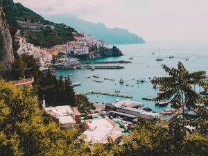Escaping to the Amalfi Coast: My Favorite Elegant Necessities for Summer season Journey