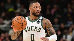 Bucks make two stunning strikes in free company