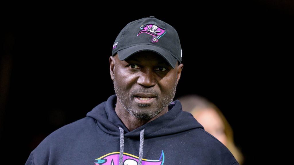 Teaching legend reacts to Buccaneers’ stunning Todd Bowles transfer